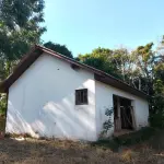 LOTE 026 - Um prédio de alvenaria (somente a Escola), medindo 84 m2, (Patrimônio snº), construída da área de terras rurais da família de Neuro Coradi, localizada na Linha 5ª Alta, denominada de Escola Milvo Coradi  em Arvorezinha/RS