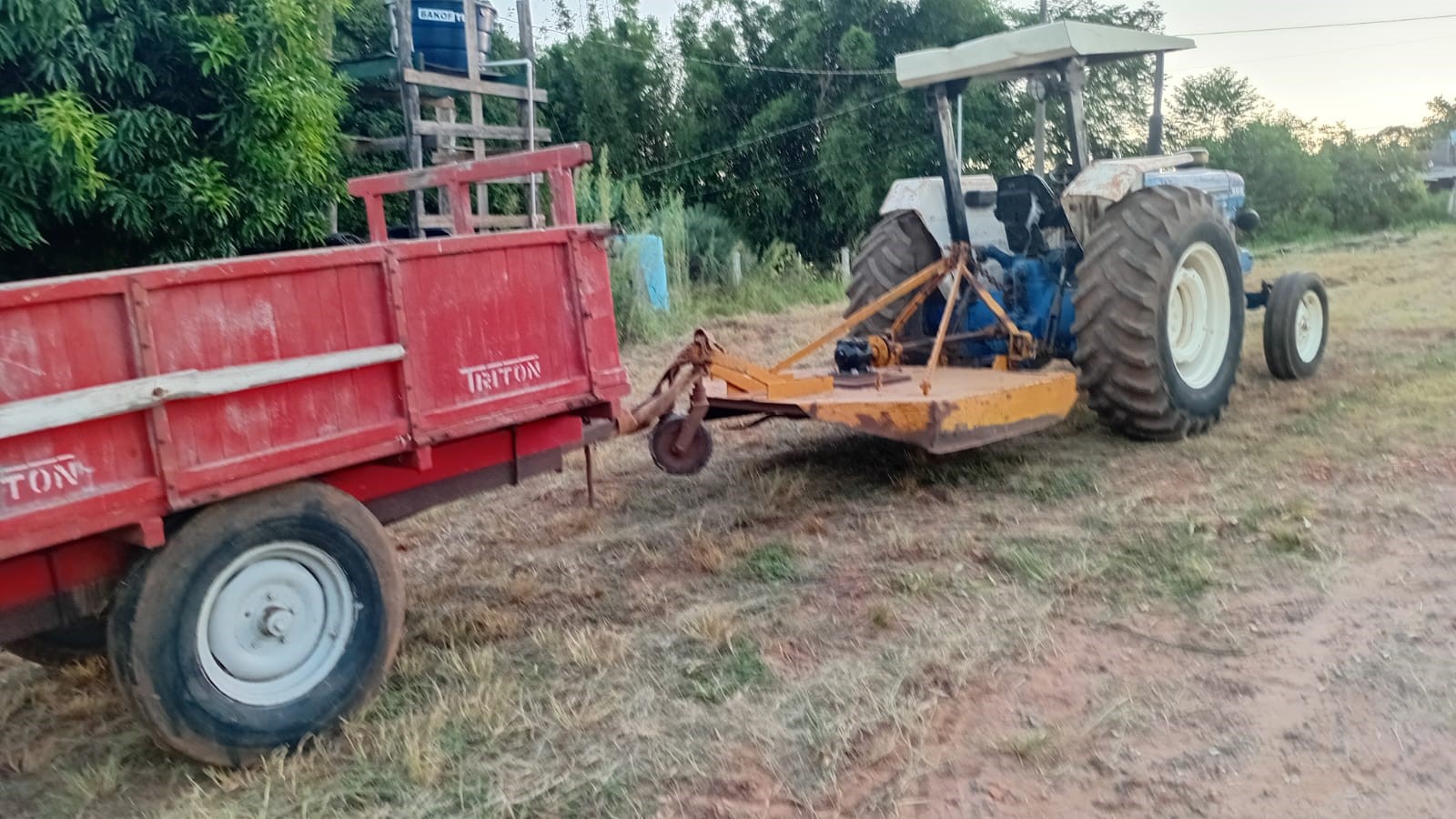 Trator ford 5610, Arado,  Roçadeira,  Carreta agricola, Grade niveladora