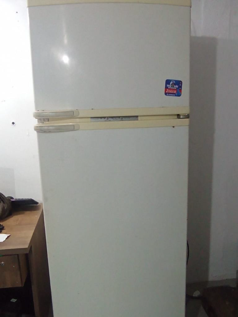 Refrigerador expositor vertical, com 3 prateleiras