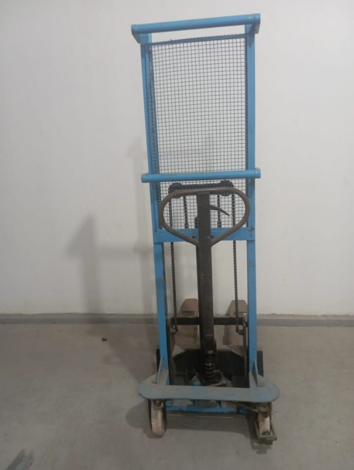 Empilhadeira manual Liftrans modelo LM 1016, capacidade de 1000 kg,